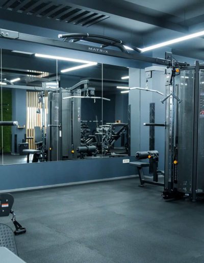 Sala de fitness Magic Gym cu echipamente moderne pentru antrenamente