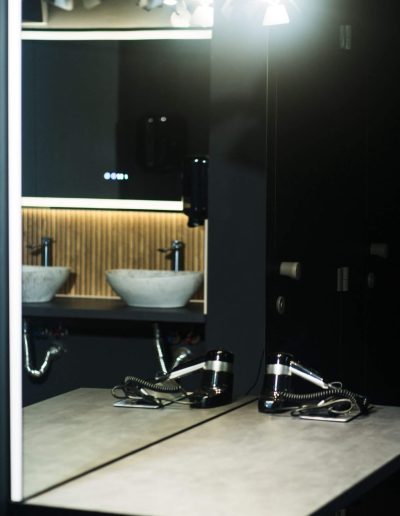 Vestiar cu baie și dușuri, Magic Gym